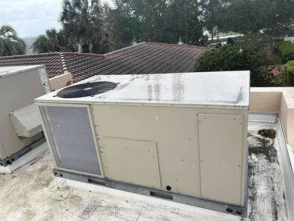 Commercial Rooftop Unit Replacement for Refrigerant Leak on Aging Equipment